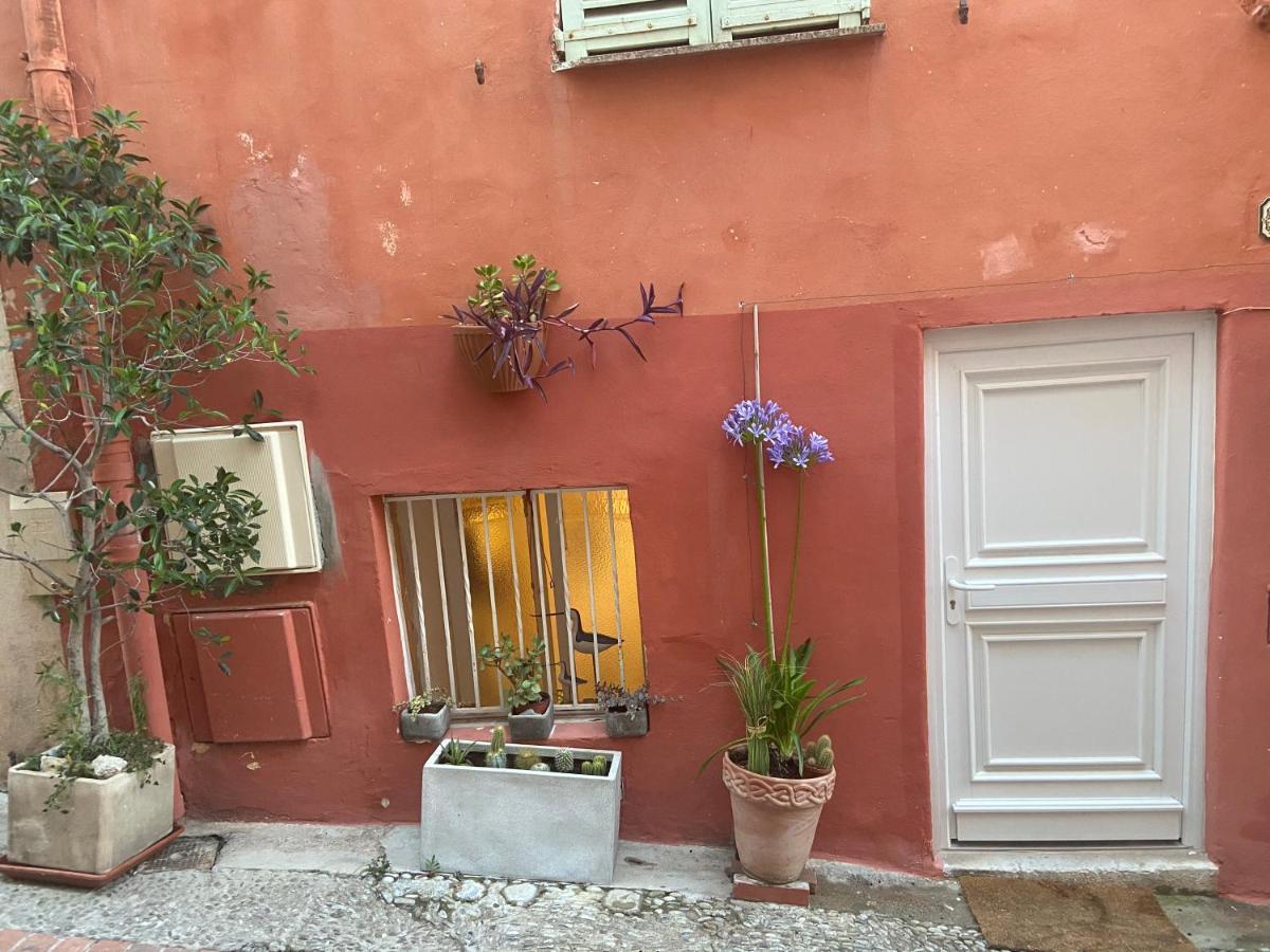 Joli Appart 29M2 En Vieille Ville Menton 2 Mins De La Mer Exterior foto